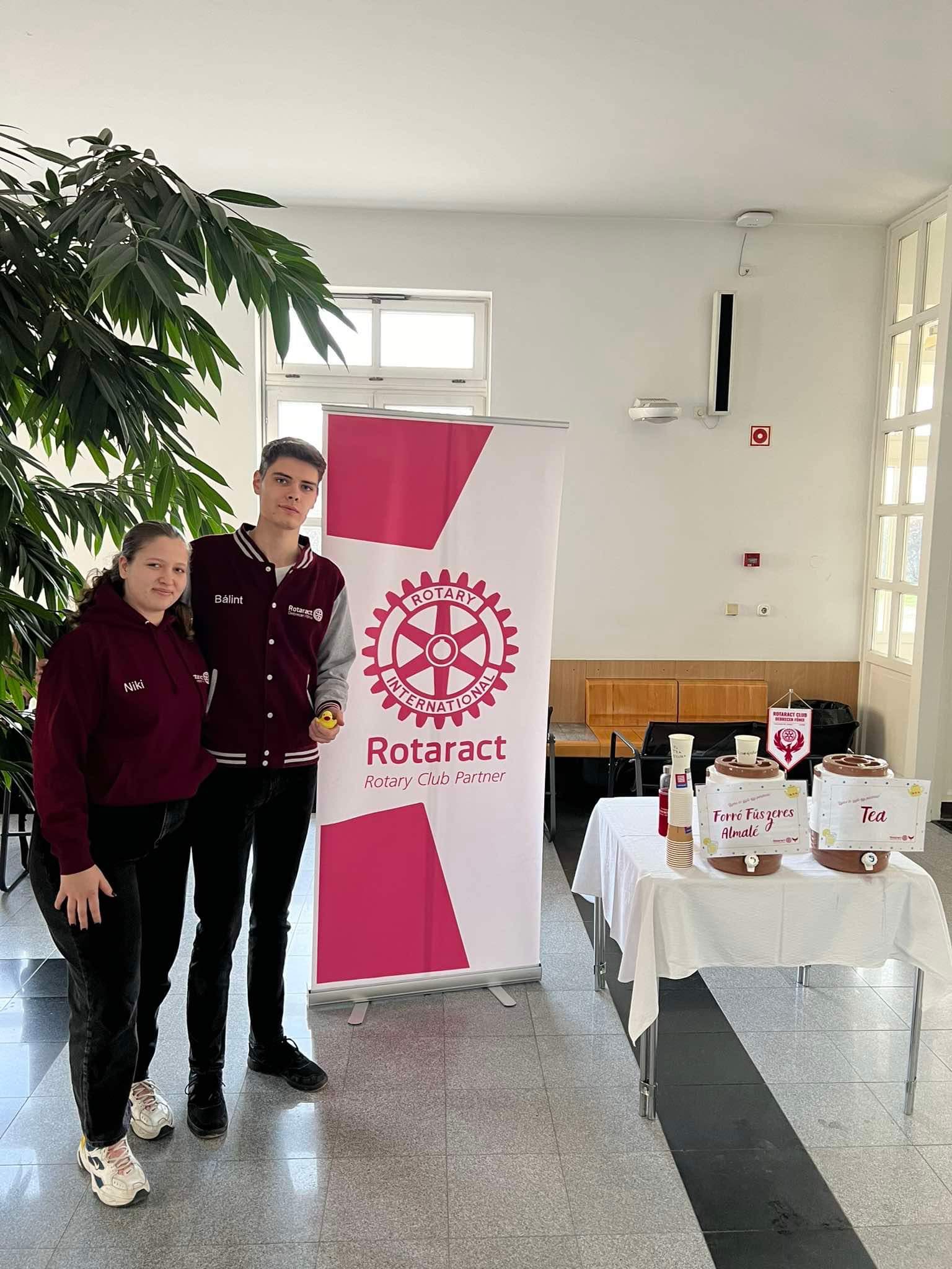 Ismét egy csésze Rotaracttal vártuk az egyetemistákat